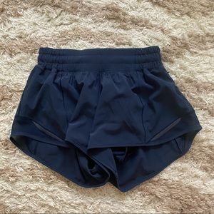 lululemon navy hotty hot shorts, sz 2 & 2.5”